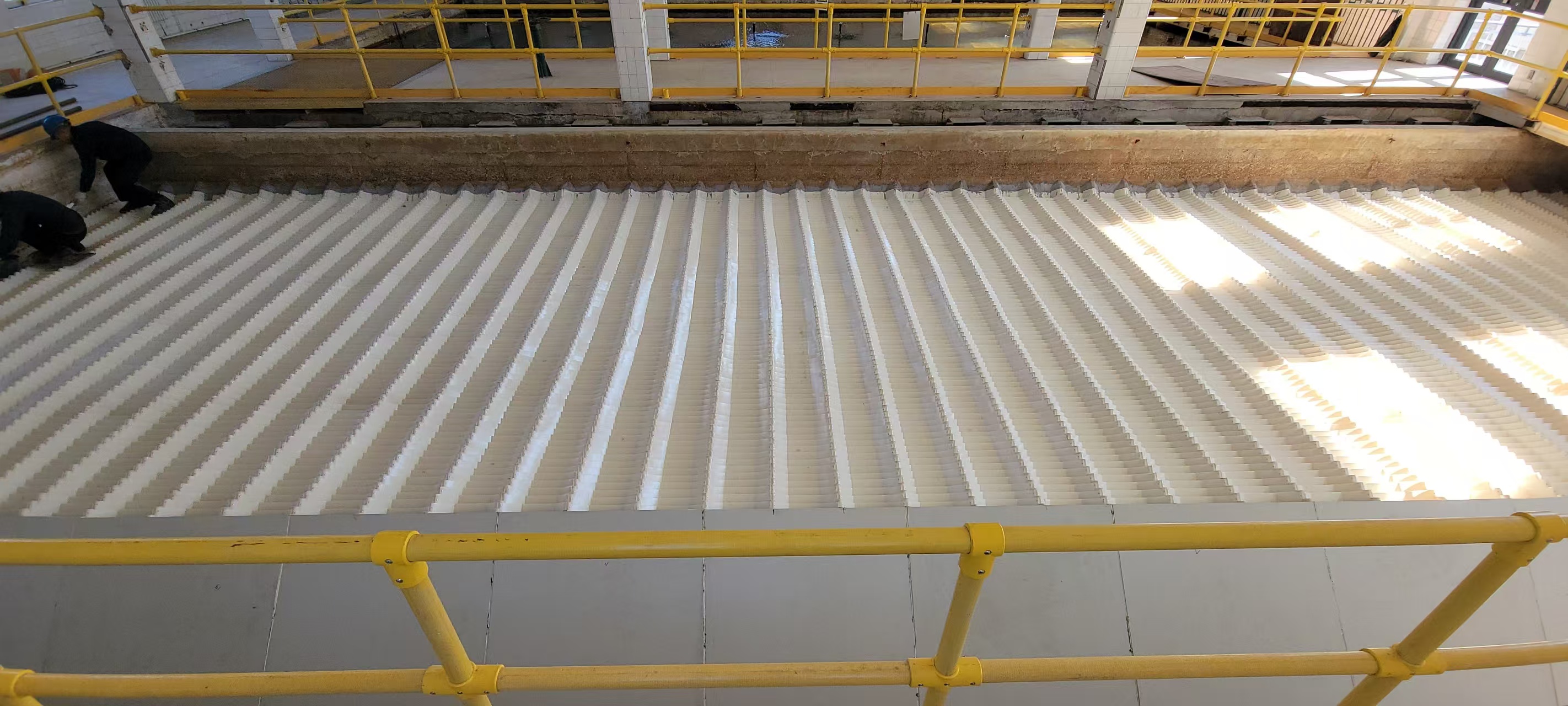 同向流收集水斜板装置